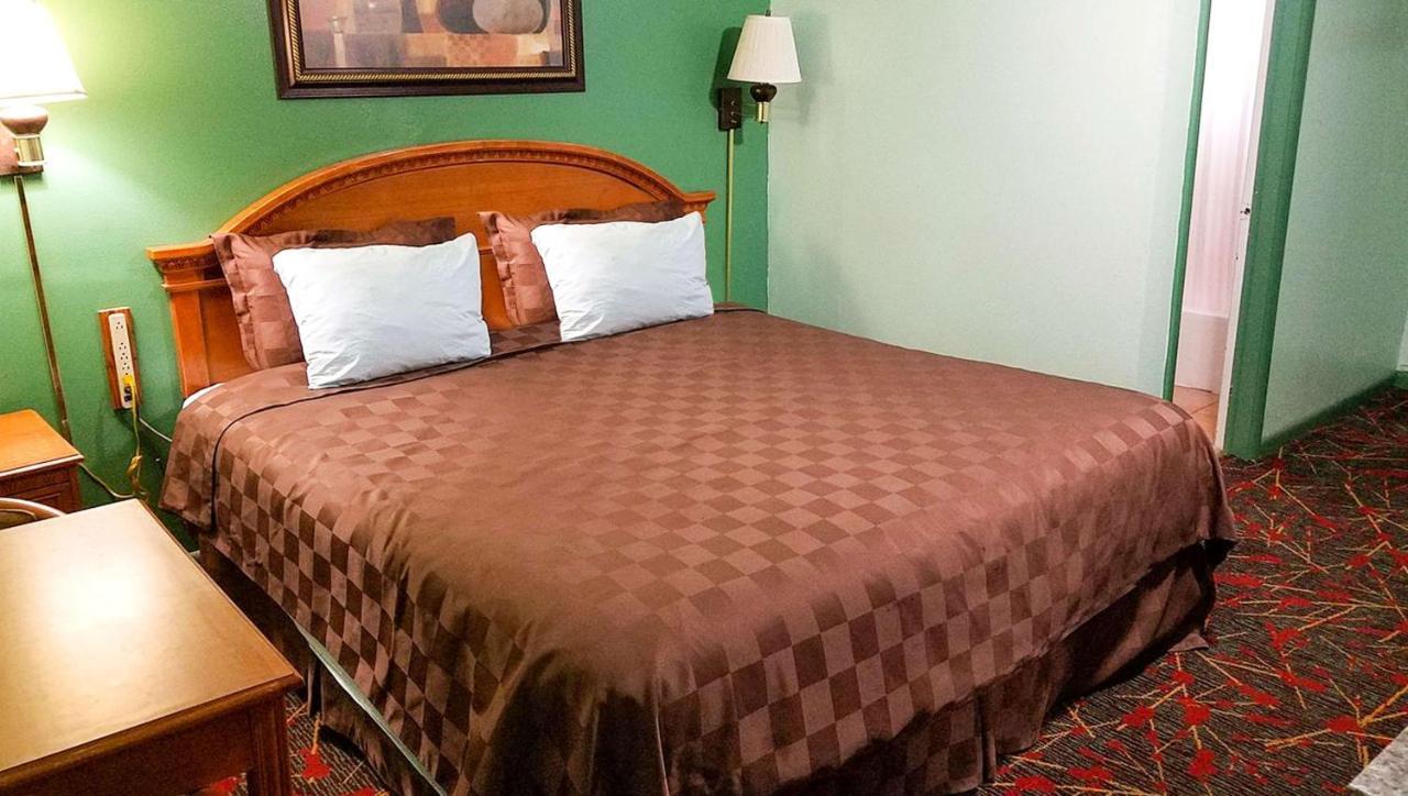 Motel American & Childress